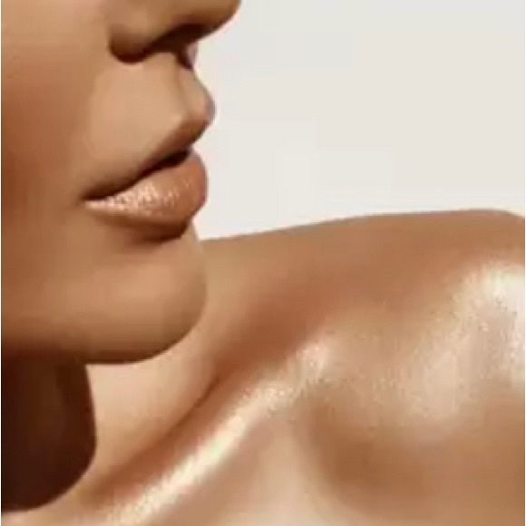 MORPHE x Avani Gregg Whoa Glow Face & Body Illuminator - Picture 4 of 12